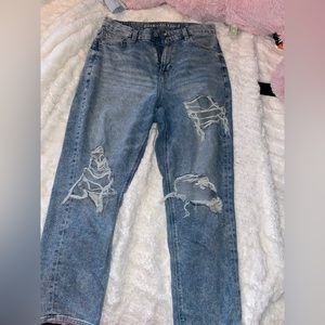 American Eagle Ripped Curvy Mom Jean